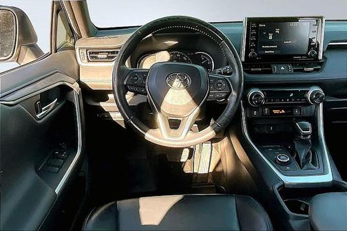 2020 Toyota RAV4 Hybrid SE