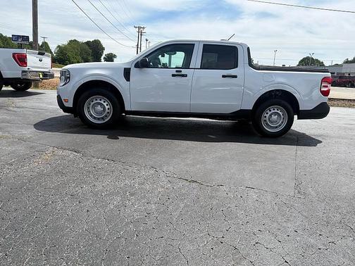 Oxford White 2025 Ford Maverick XL