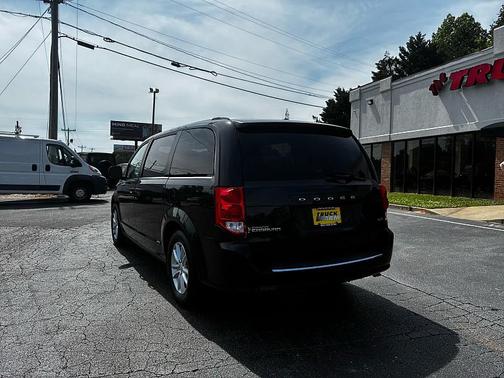 Black Onyx Crystal Pearlcoat 2020 Dodge Grand Caravan SXT