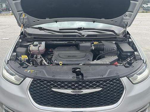 Silver Mist Clearcoat 2024 Chrysler Pacifica Touring L