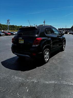 Mosaic Black Metallic 2021 Chevrolet Trax LT