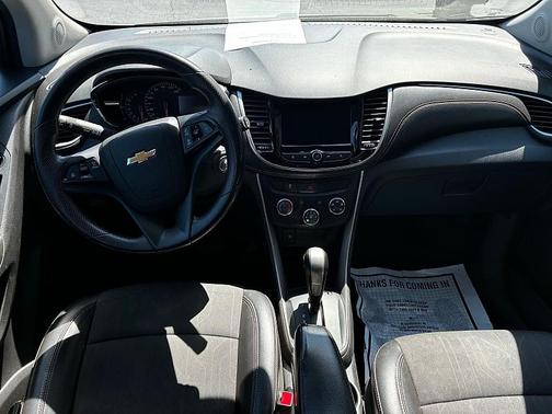 Mosaic Black Metallic 2021 Chevrolet Trax LT