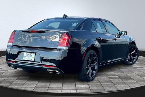 2021 Chrysler 300 Touring