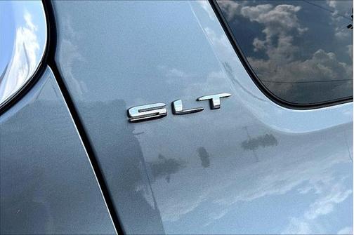 2023 GMC Acadia FWD SLT