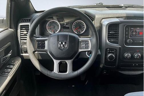 2024 RAM 1500 Classic Warlock Crew Cab 4x2 5'7' Box