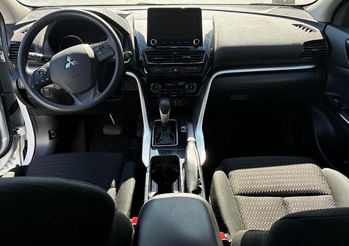 White Diamond 2024 Mitsubishi Eclipse Cross LE