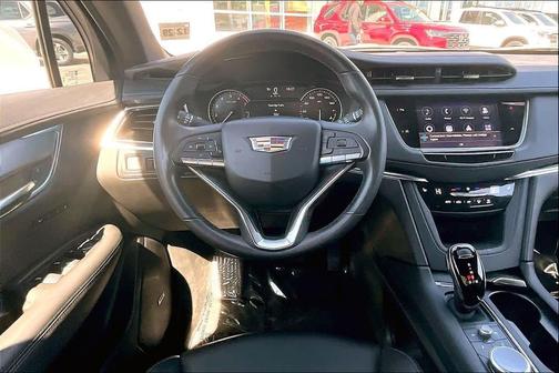 Crystal White Tricoat 2024 Cadillac XT6 Luxury FWD