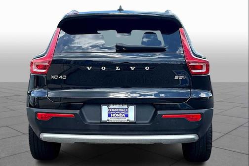 2025 Volvo XC40 B5 Core Bright Theme