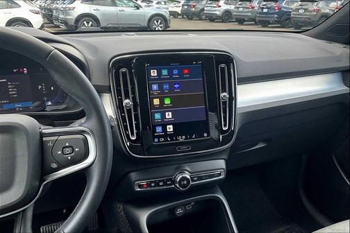 2025 Volvo XC40 B5 Core Bright Theme