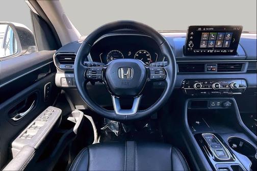 Platinum White Pearl 2023 Honda Pilot AWD EX-L 8 Passenger