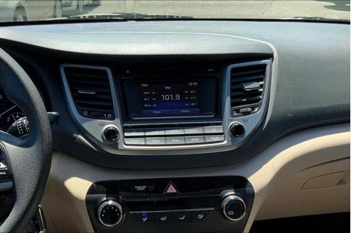 2017 Hyundai TUCSON SE
