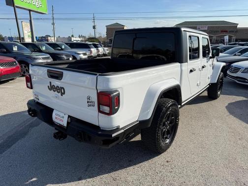 2022 Jeep Gladiator Sport