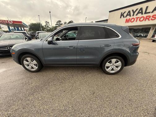 Blue 2019 Porsche Cayenne Base