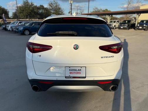 2018 Alfa Romeo Stelvio Sport