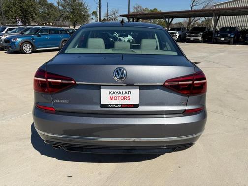 2017 Volkswagen Passat 1.8T R-Line