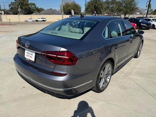 2017 Volkswagen Passat 1.8T R-Line