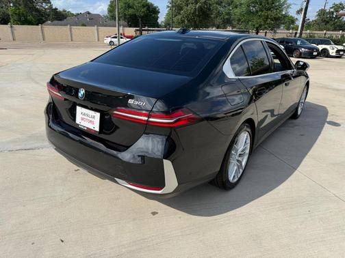 Black 2025 BMW 530 i