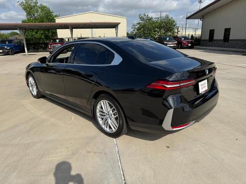 Black 2025 BMW 530 i
