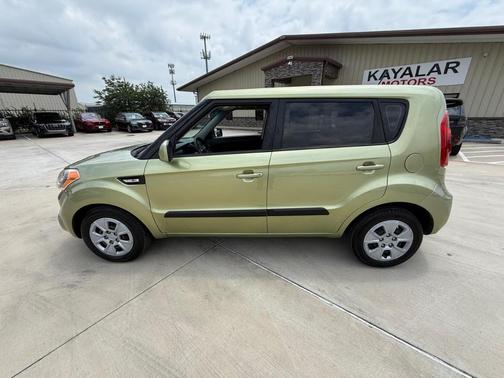 Green 2013 Kia Soul Base