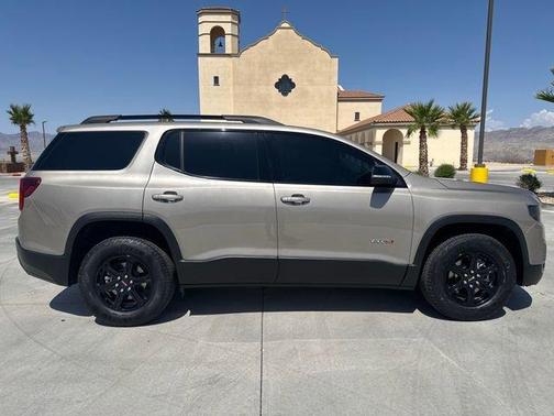 2022 GMC Acadia AT4