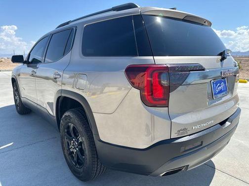 2022 GMC Acadia AT4