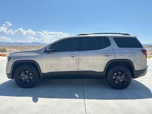 2022 GMC Acadia AT4
