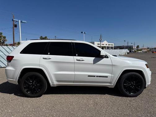 Bright White 2019 Jeep Grand Cherokee Altitude
