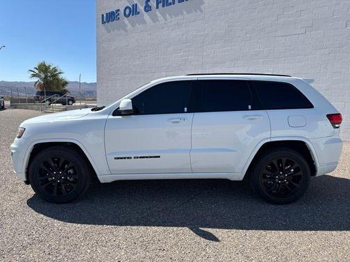 Bright White 2019 Jeep Grand Cherokee Altitude