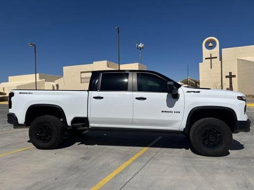 Summit White 2025 Chevrolet Silverado 2500 ZR2