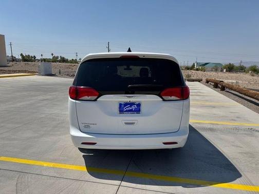 2021 Chrysler Voyager LX