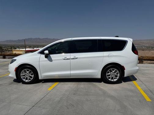 2021 Chrysler Voyager LX