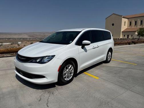 2021 Chrysler Voyager LX