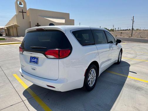 2021 Chrysler Voyager LX