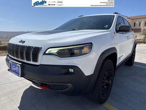 Bright White Clearcoat 2019 Jeep Cherokee Trailhawk