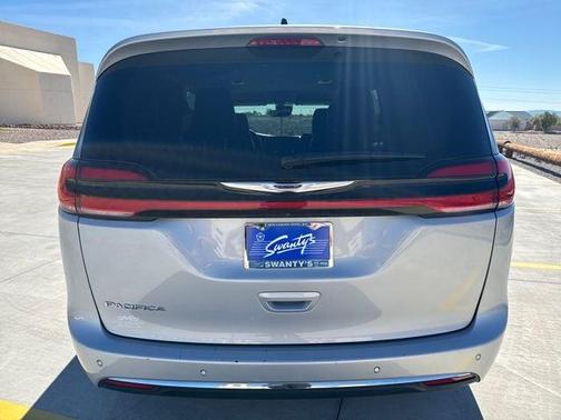 2024 Chrysler Pacifica Touring-L