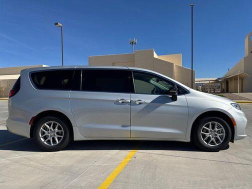 2024 Chrysler Pacifica Touring-L