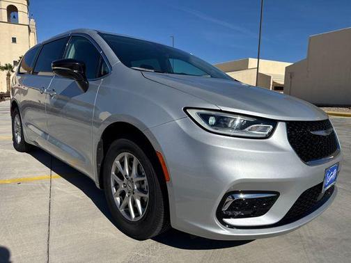 2024 Chrysler Pacifica Touring-L