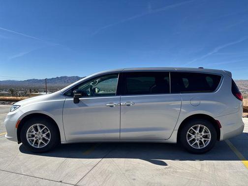 2024 Chrysler Pacifica Touring-L