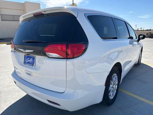 2024 Chrysler Voyager LX