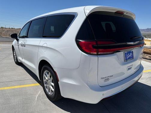 2023 Chrysler Pacifica Touring-L