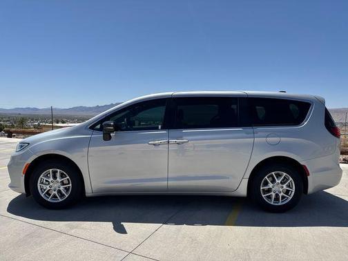 Silver Mist 2026 Chrysler Pacifica Select