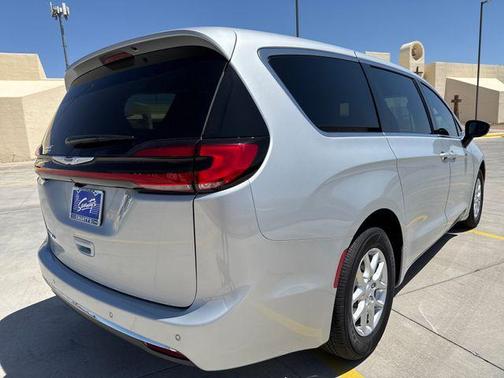Silver Mist 2026 Chrysler Pacifica Select