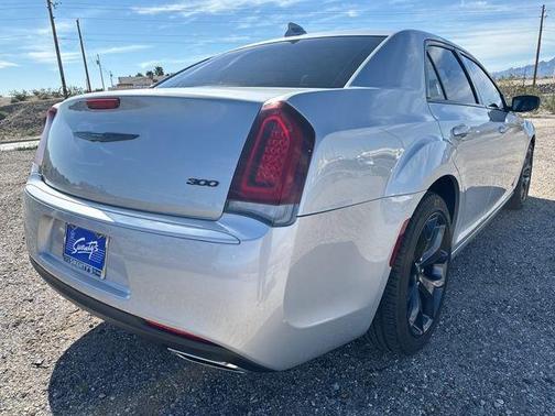 2023 Chrysler 300 Touring