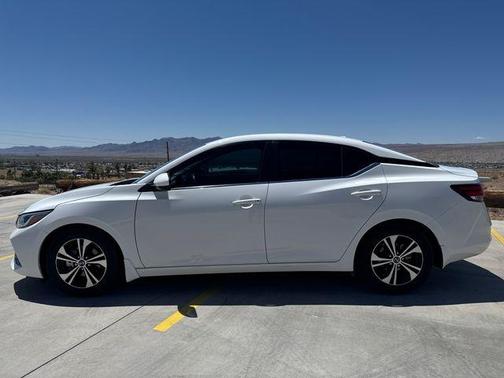 Cloud White 2022 Nissan Sentra SV