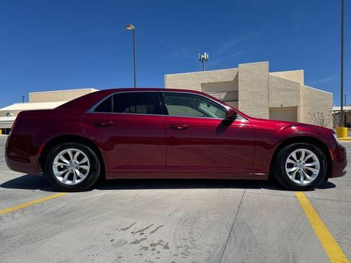 2016 Chrysler 300 Limited