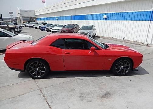 Photo 5 of 16 of 2019 Dodge Challenger R/T