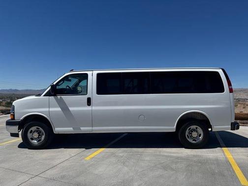 2025 Chevrolet Express 3500 LT