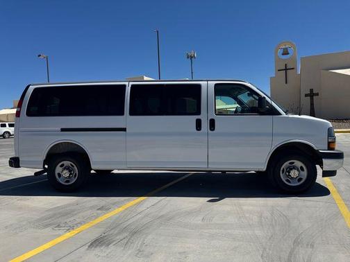 Summit White 2025 Chevrolet Express 3500 LT