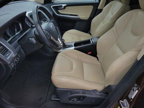 2017 Volvo XC60 T5 Dynamic