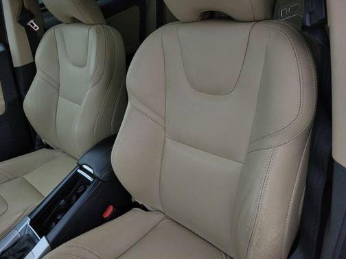 2017 Volvo XC60 T5 Dynamic